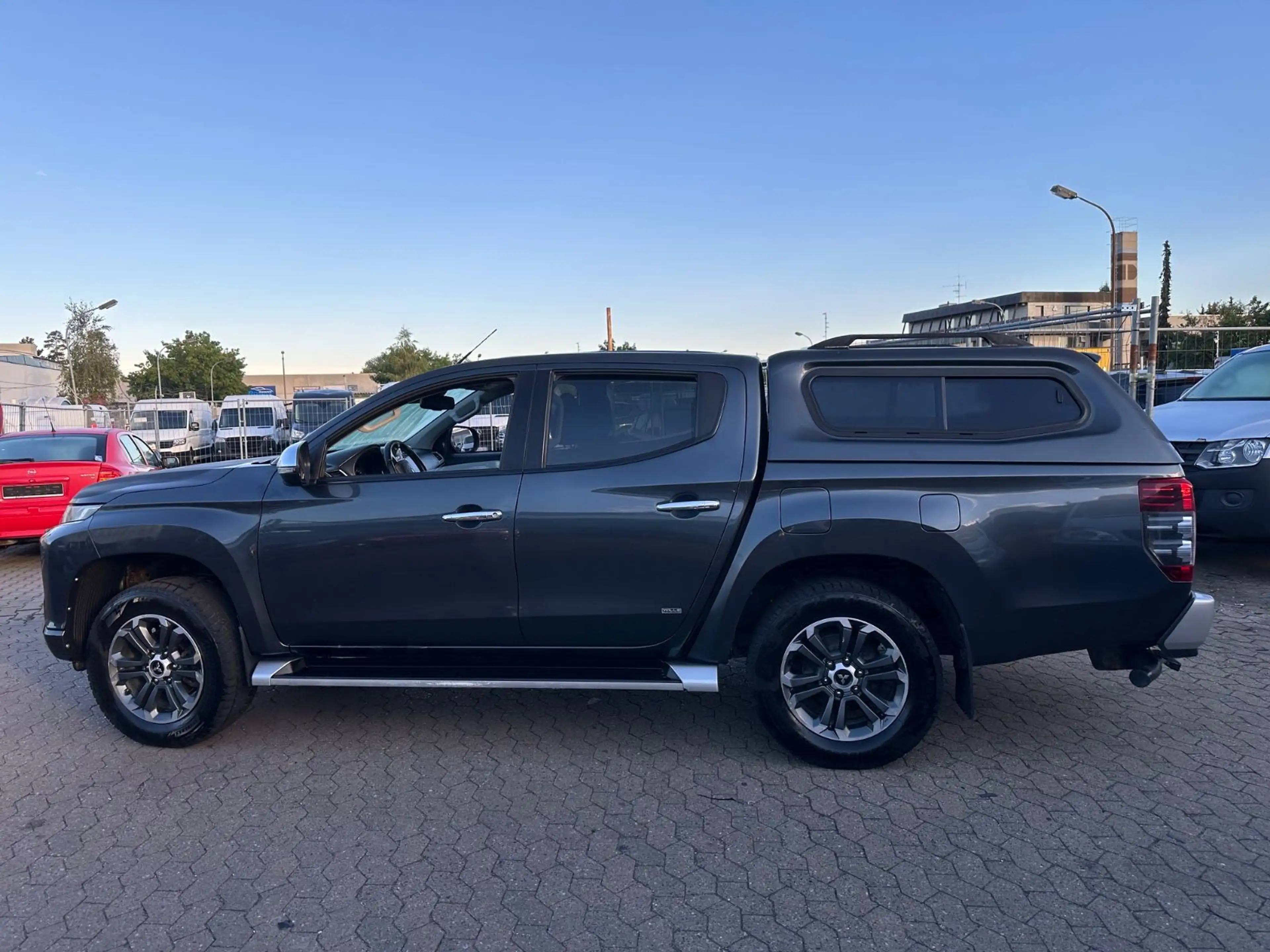 Mitsubishi L200 — photo 14