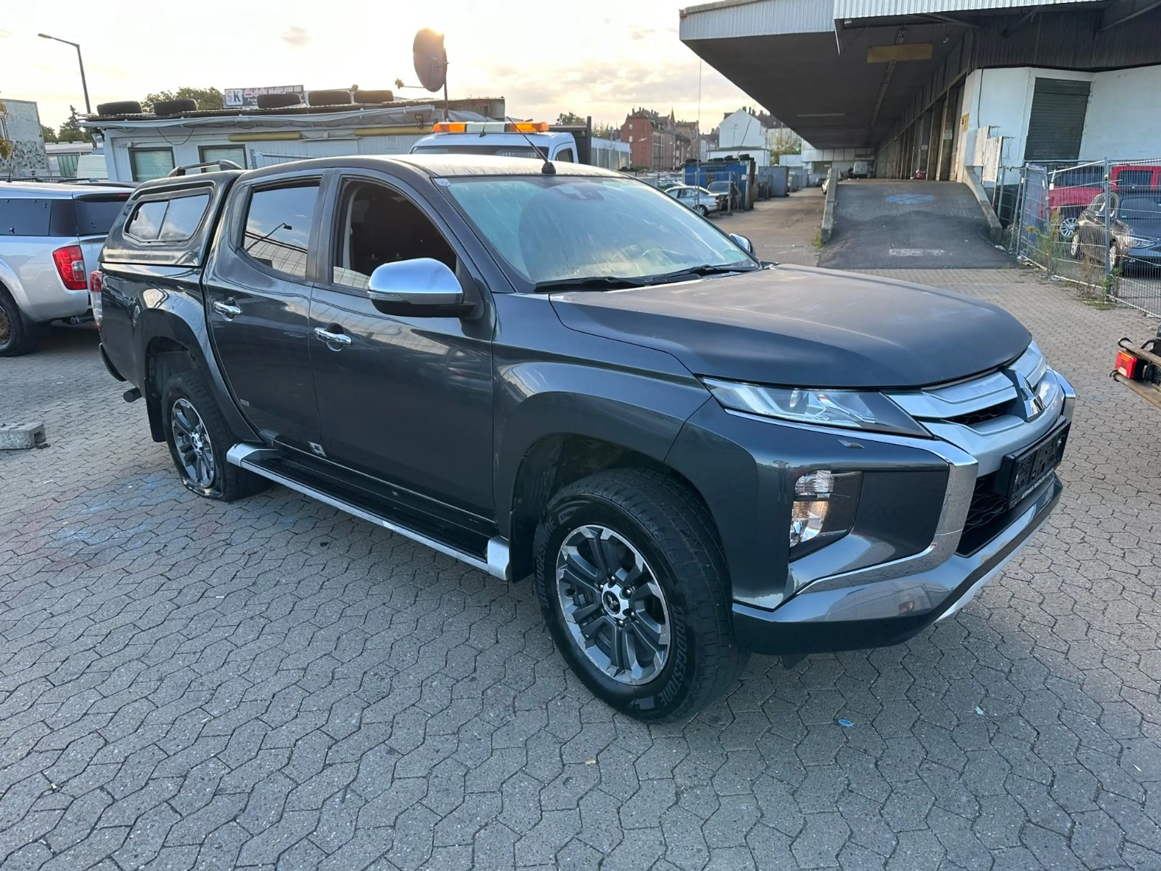 Mitsubishi L200 — photo 9