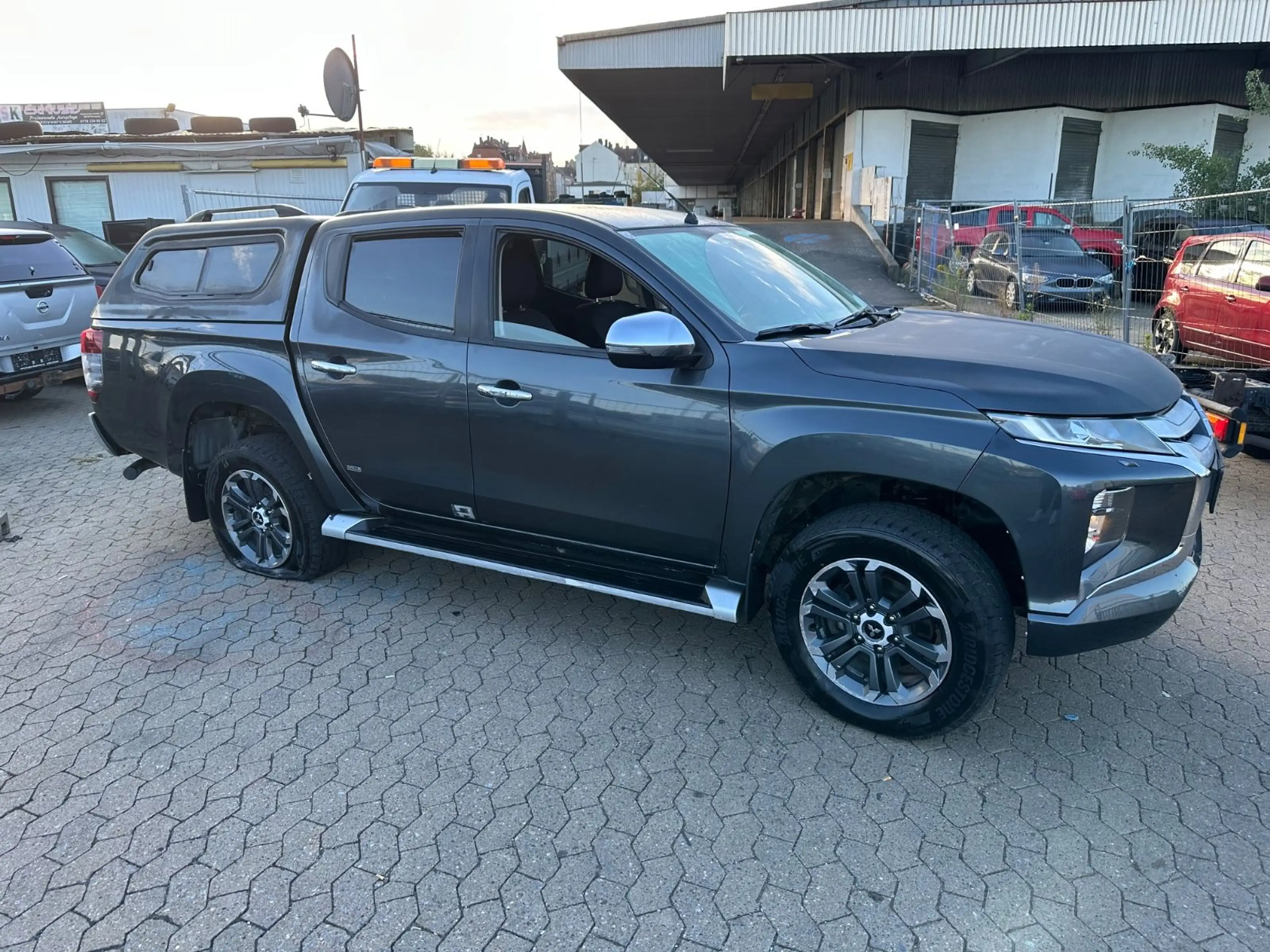 Mitsubishi L200 — photo 11