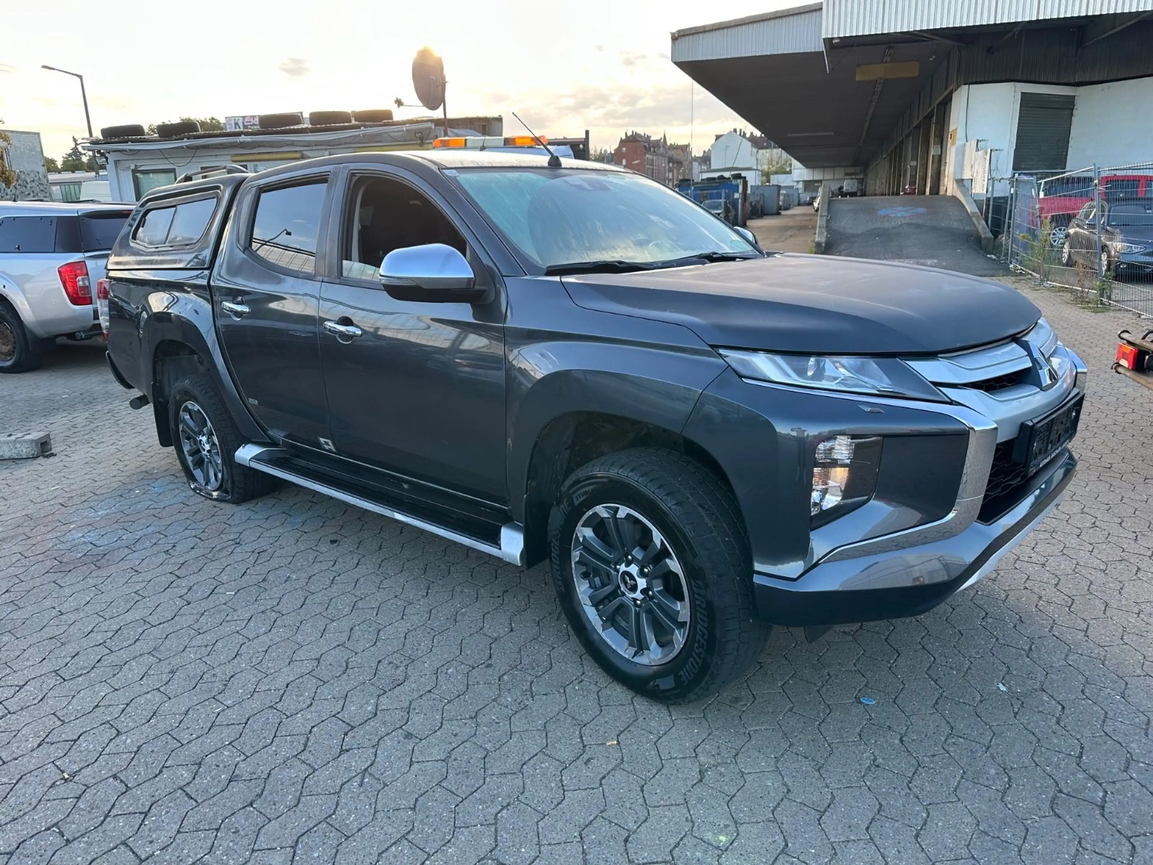 Mitsubishi L200 — photo 12