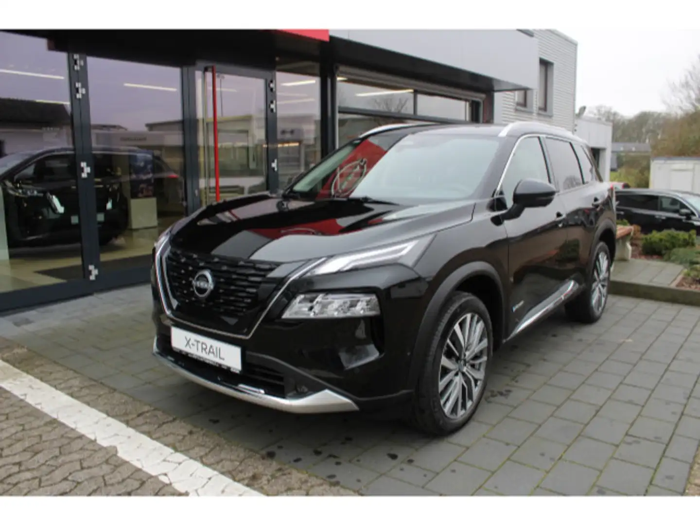 Nissan X-Trail 1,5 VC-T e-4orce Tekna Bose Glasdach Schwarz - 2