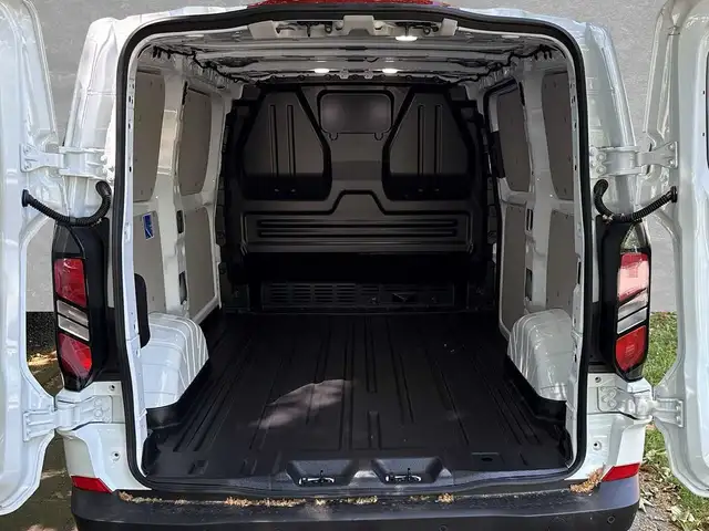 Ford Transit Custom view 3