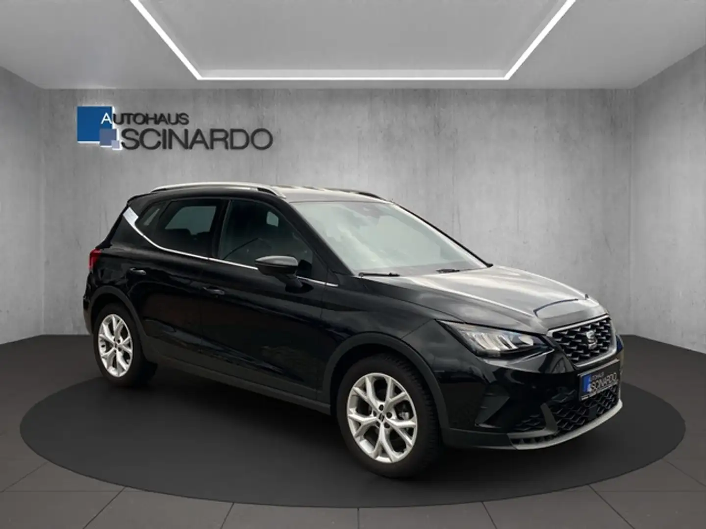 SEAT Arona 1.0 TSI FR *Navi*LED*Virtual Cockpit*PDC Zwart - 2