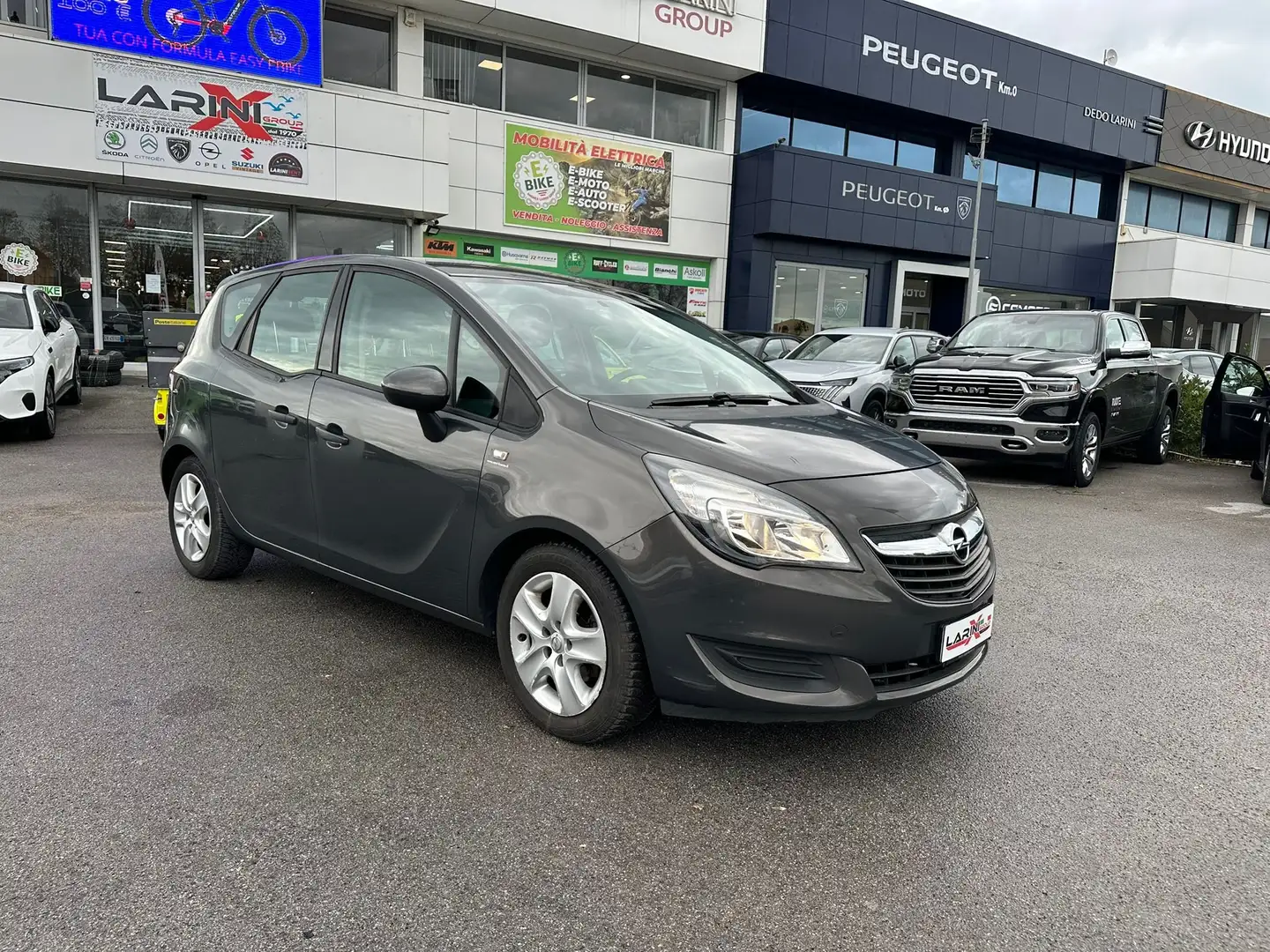 Opel Meriva Meriva II 2014 1.4 t Design Edition Gpl-tech 120cv Grijs - 1