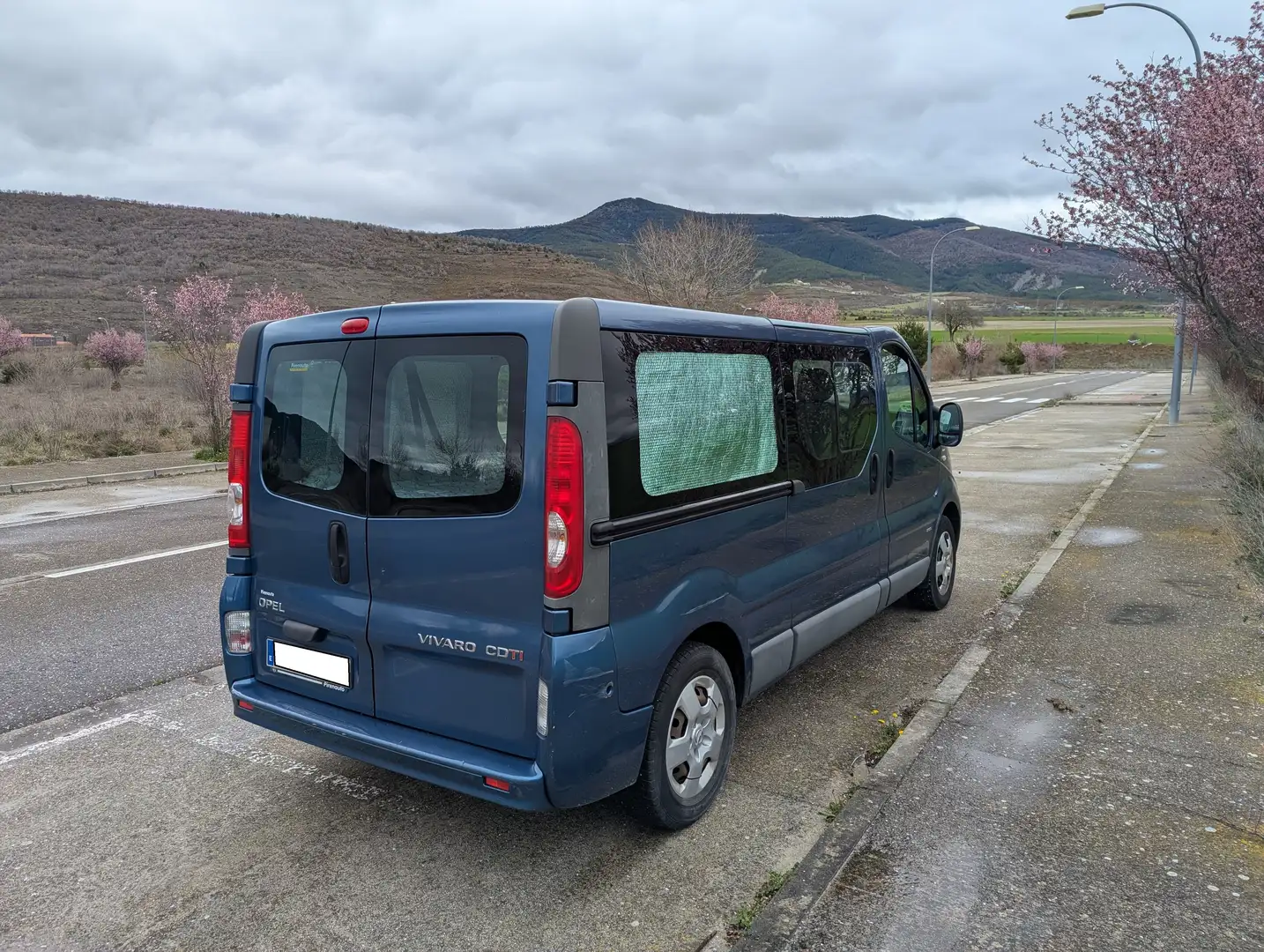 Opel Vivaro Vivaro Fg. 1.9CDTI Largo 2900 DCb. 82 Azul - 2