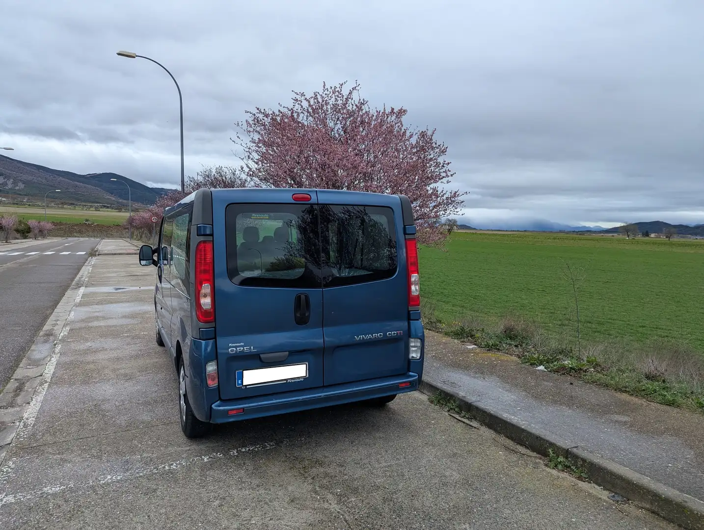 Opel Vivaro Vivaro Fg. 1.9CDTI Largo 2900 DCb. 82 Azul - 1