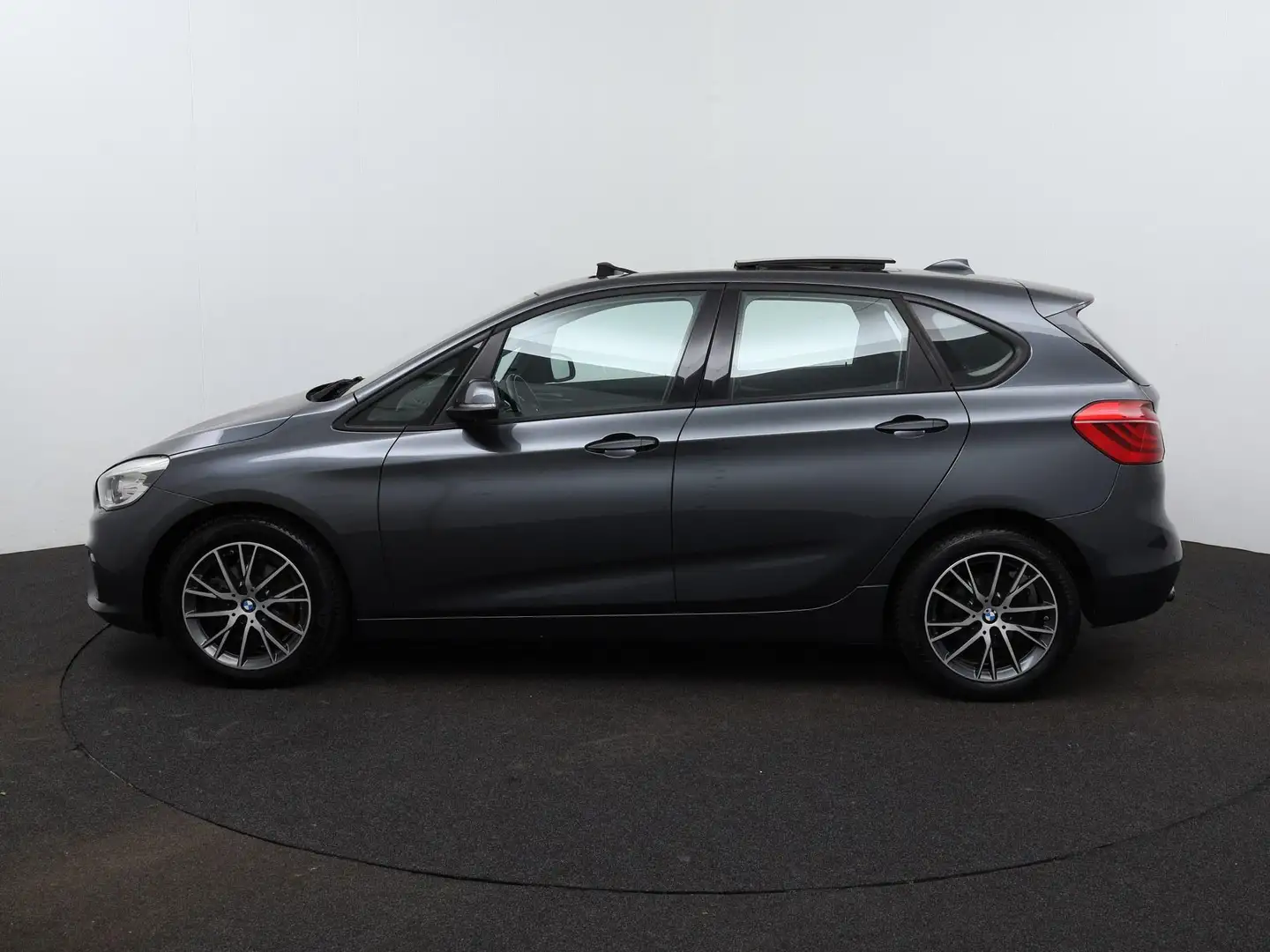 BMW 220 2-serie Active Tourer 220i | Navigatie | Panoramad Grijs - 2