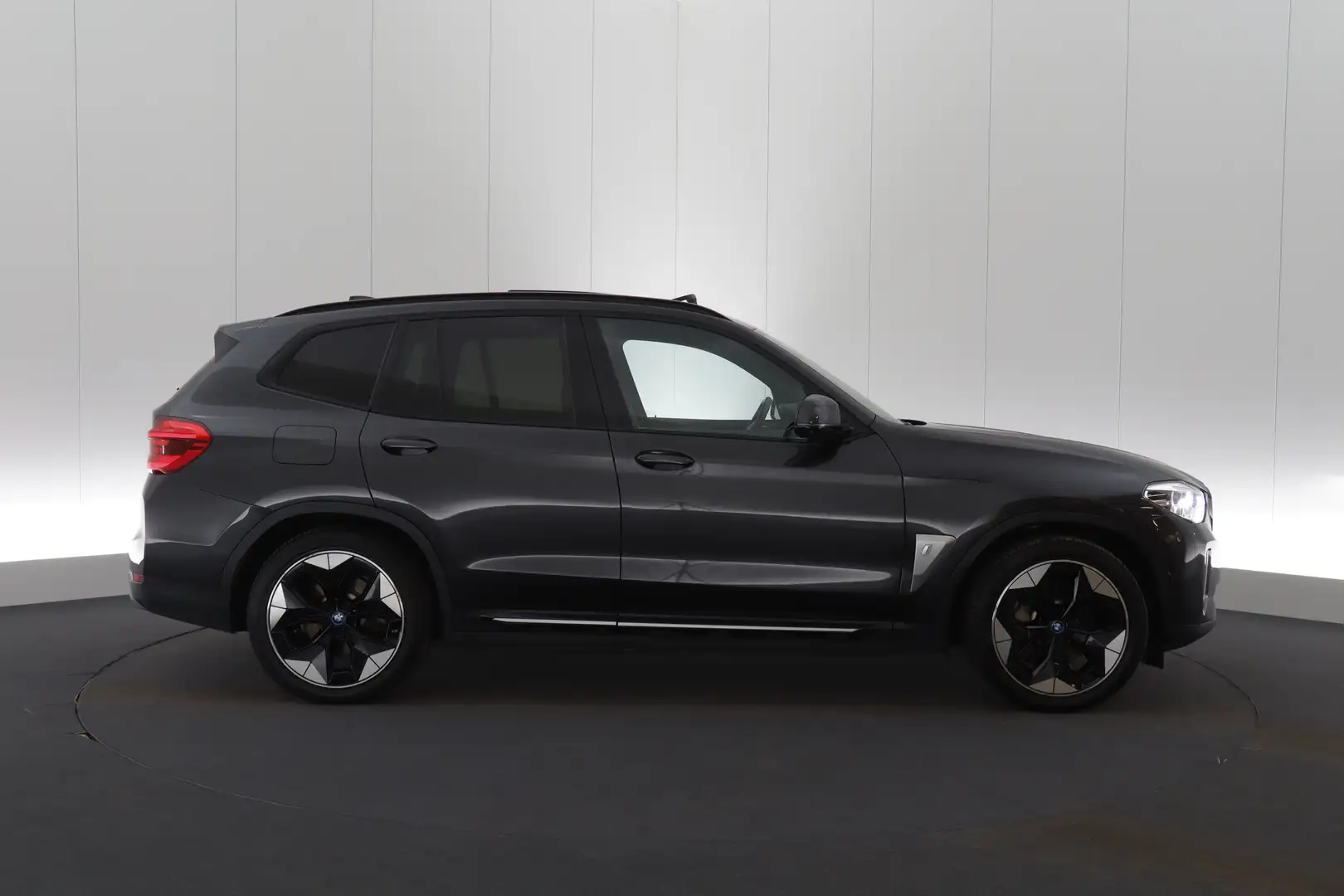 BMW iX3 80 kWh Impressive Shadow LEDER/CUIR Adapt. LED GPS Gris - 2