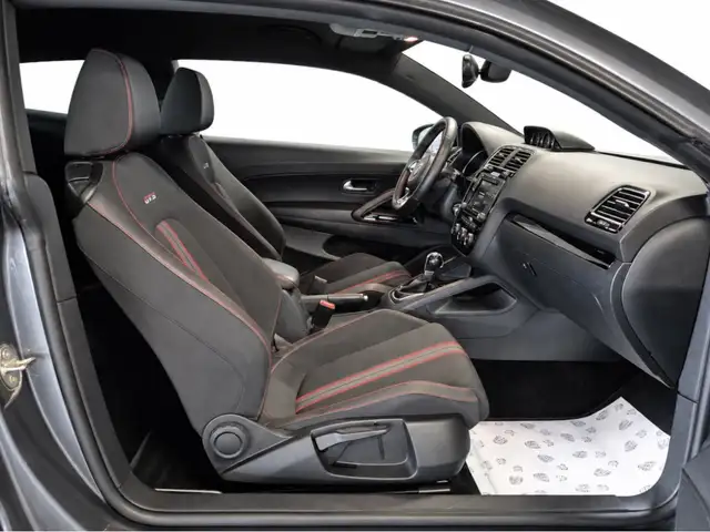 Volkswagen Scirocco view 5