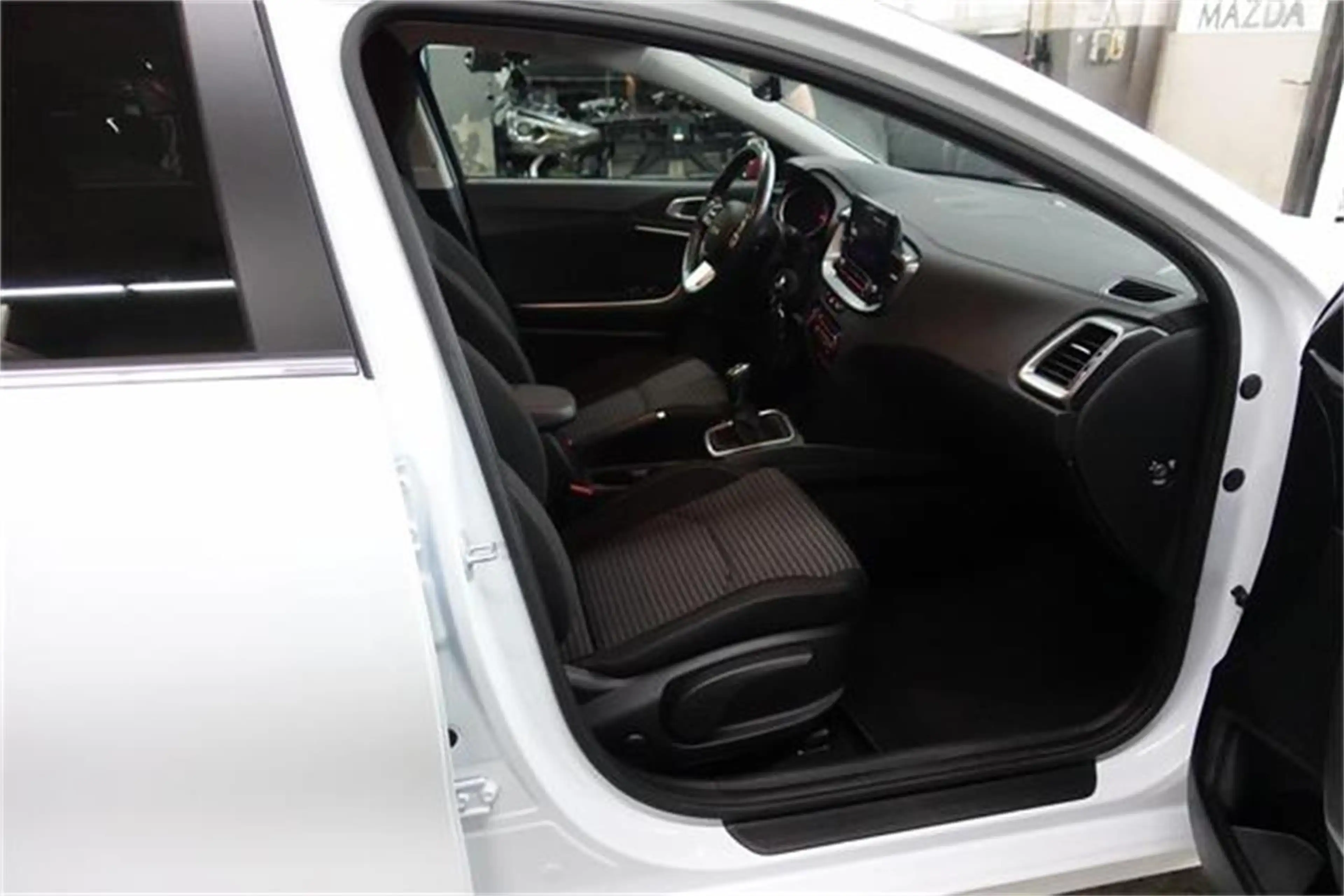 Kia Ceed / cee'd ceed 1,0 T-GDI GPF Silber — photo 10