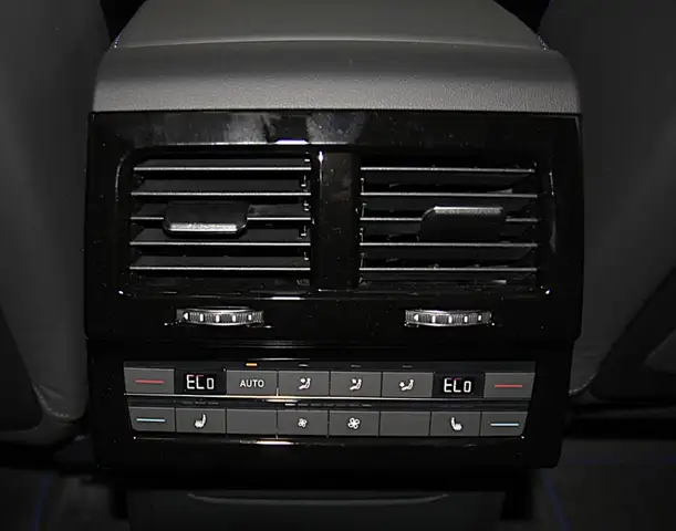 Volkswagen Touareg R eHybrid TSI 4MOTION Ansicht 27