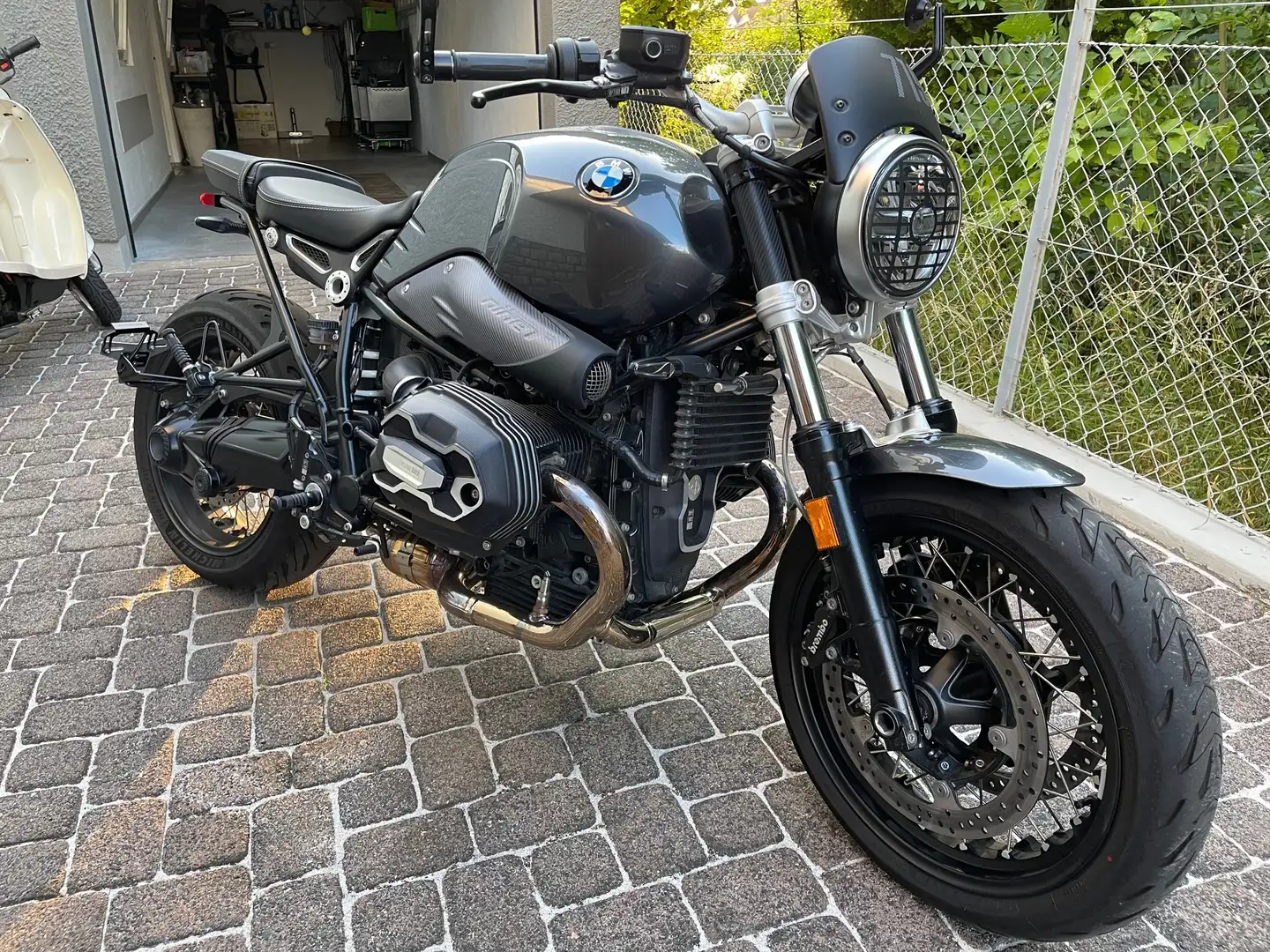 BMW R nineT Grau - 1
