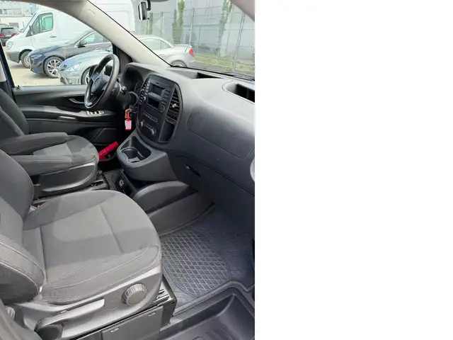 Mercedes-Benz Vito view 9