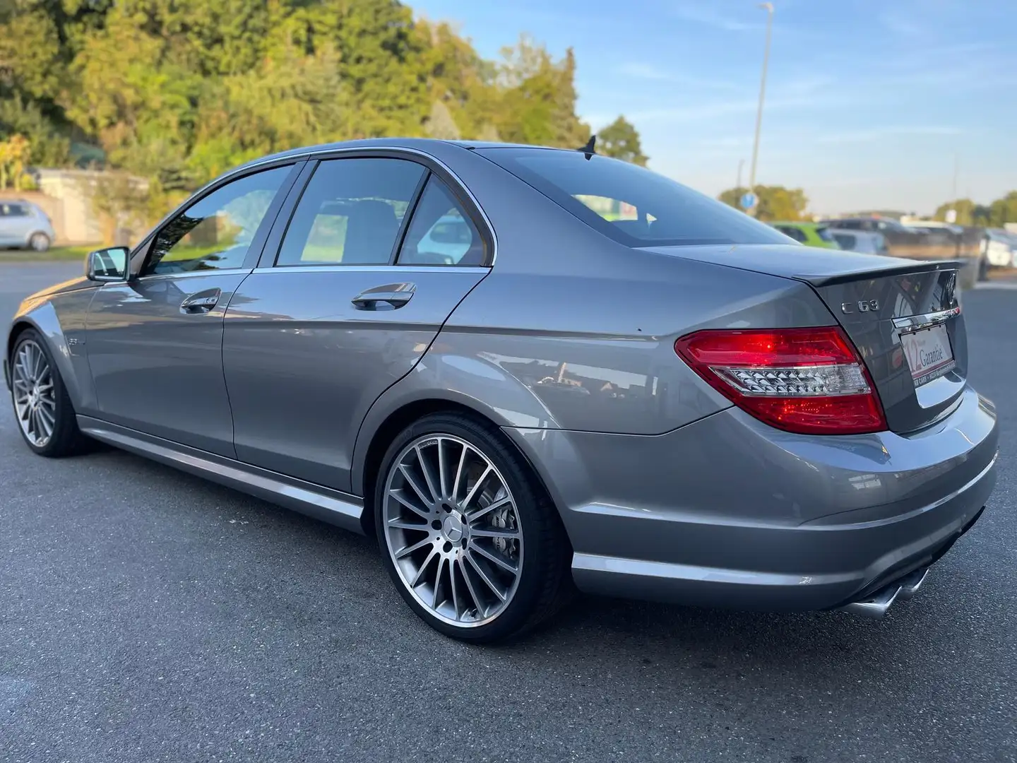 Mercedes-Benz C 63 AMG srebrna - 2