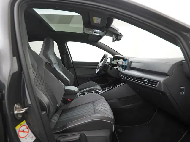 Volkswagen Golf view 3