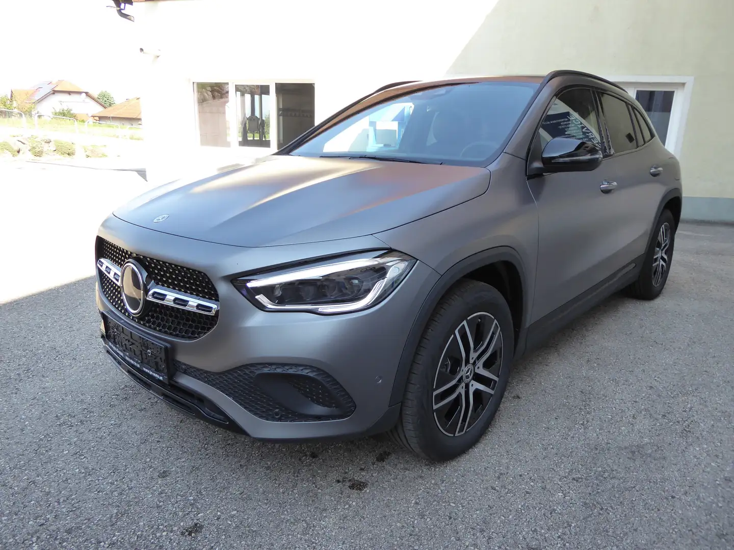 Mercedes-Benz GLA 200 GLA 200 d 4Matic Grau Matt Grau - 1