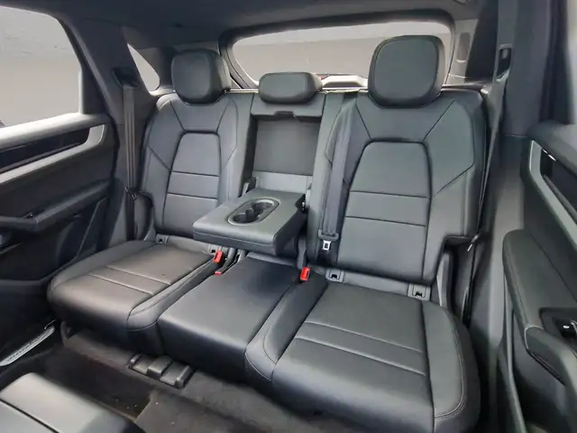 Porsche Cayenne view 15