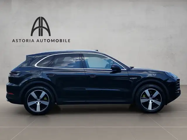Porsche Cayenne view 8