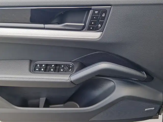 Porsche Cayenne view 13