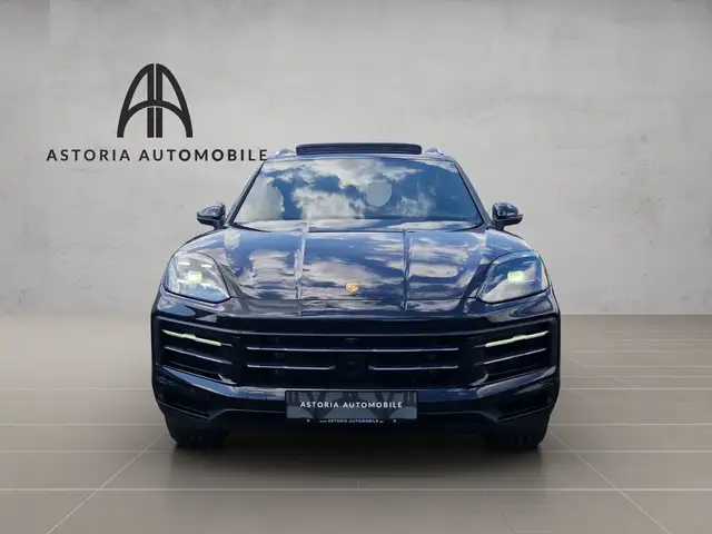 Porsche Cayenne view 3