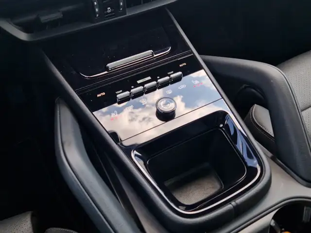 Porsche Cayenne view 12