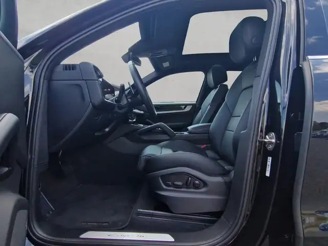 Porsche Cayenne view 5