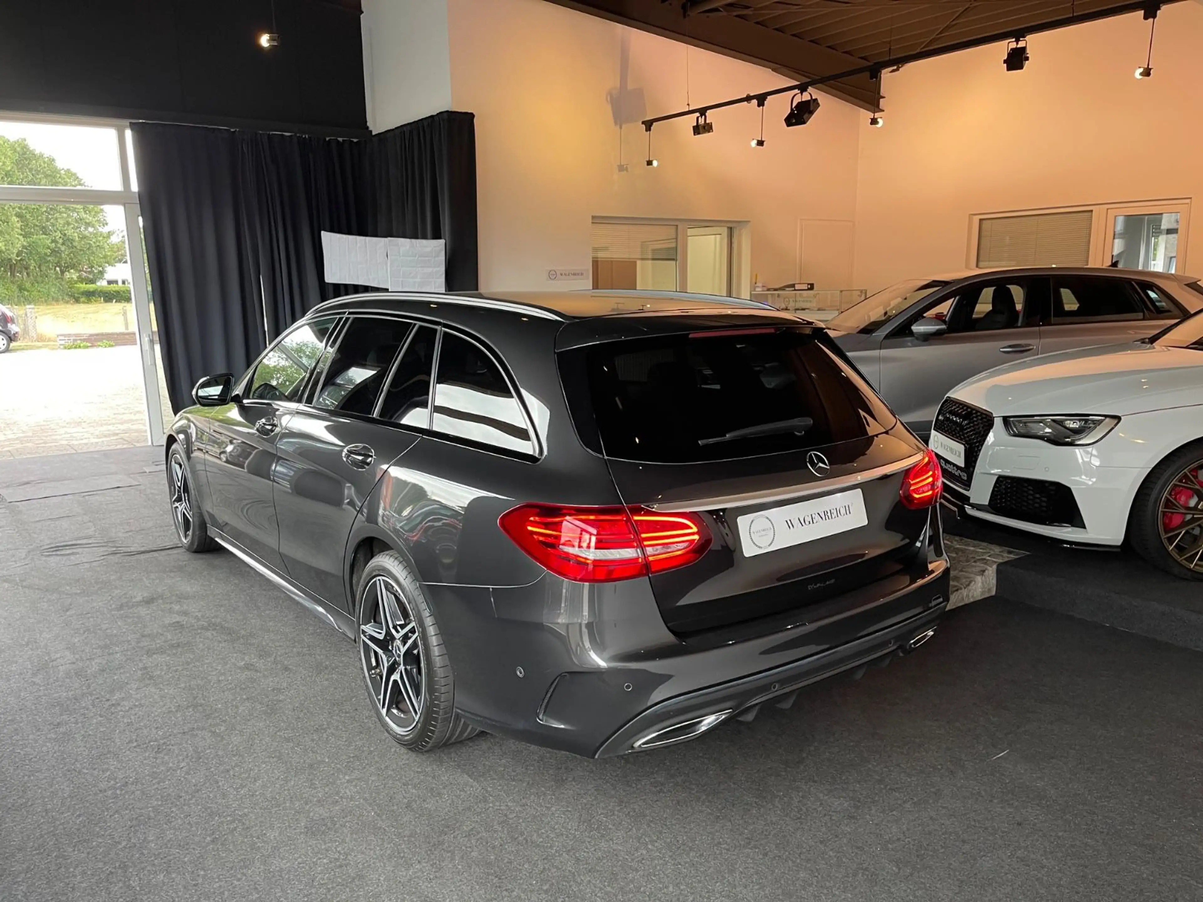 Mercedes-Benz C 220 T-Modell C 220 d AMG Line | Widescreen | Night — photo 5