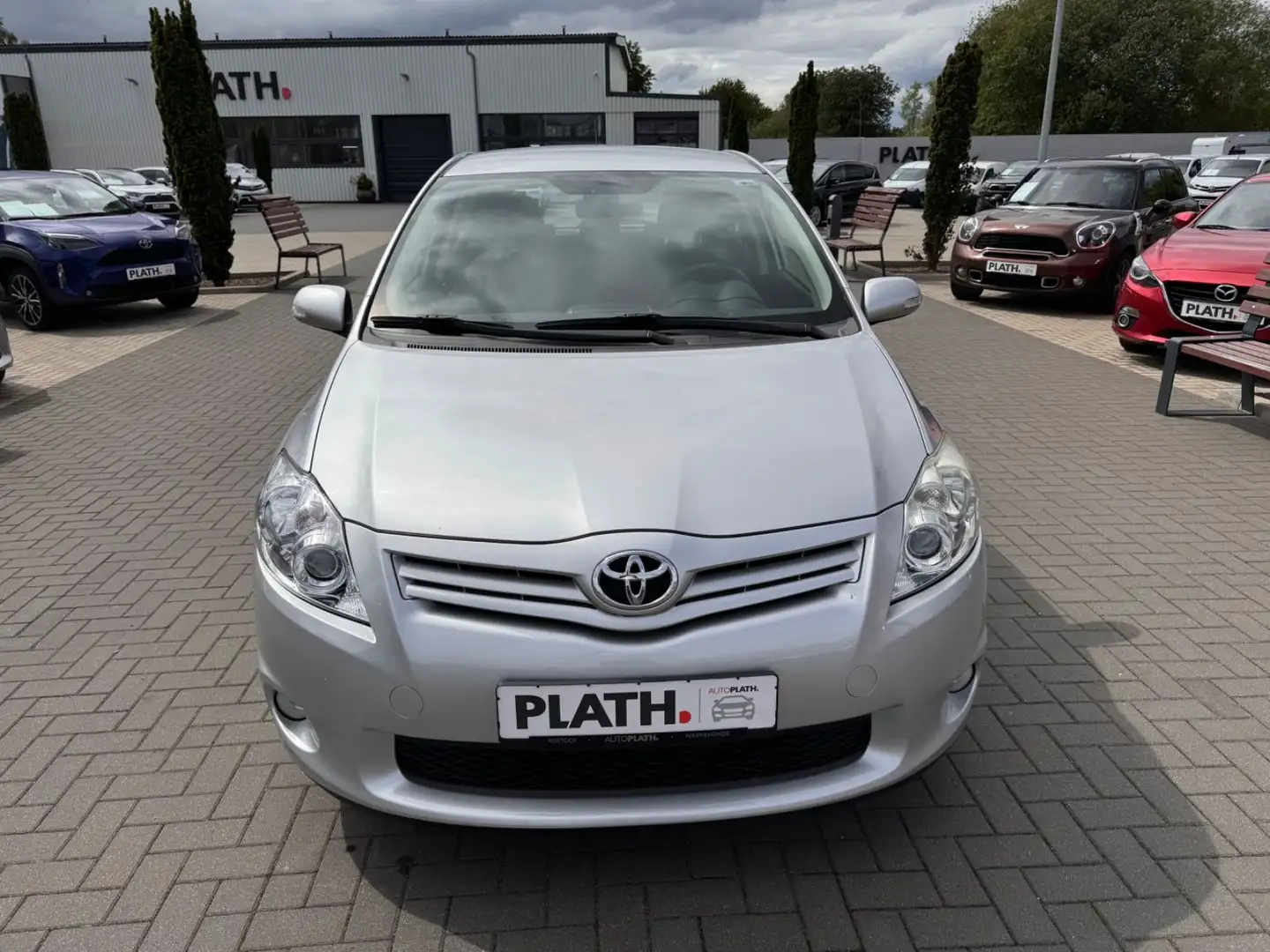 Toyota Auris 2.0 D-4D - SHZ - AHK Silber - 2
