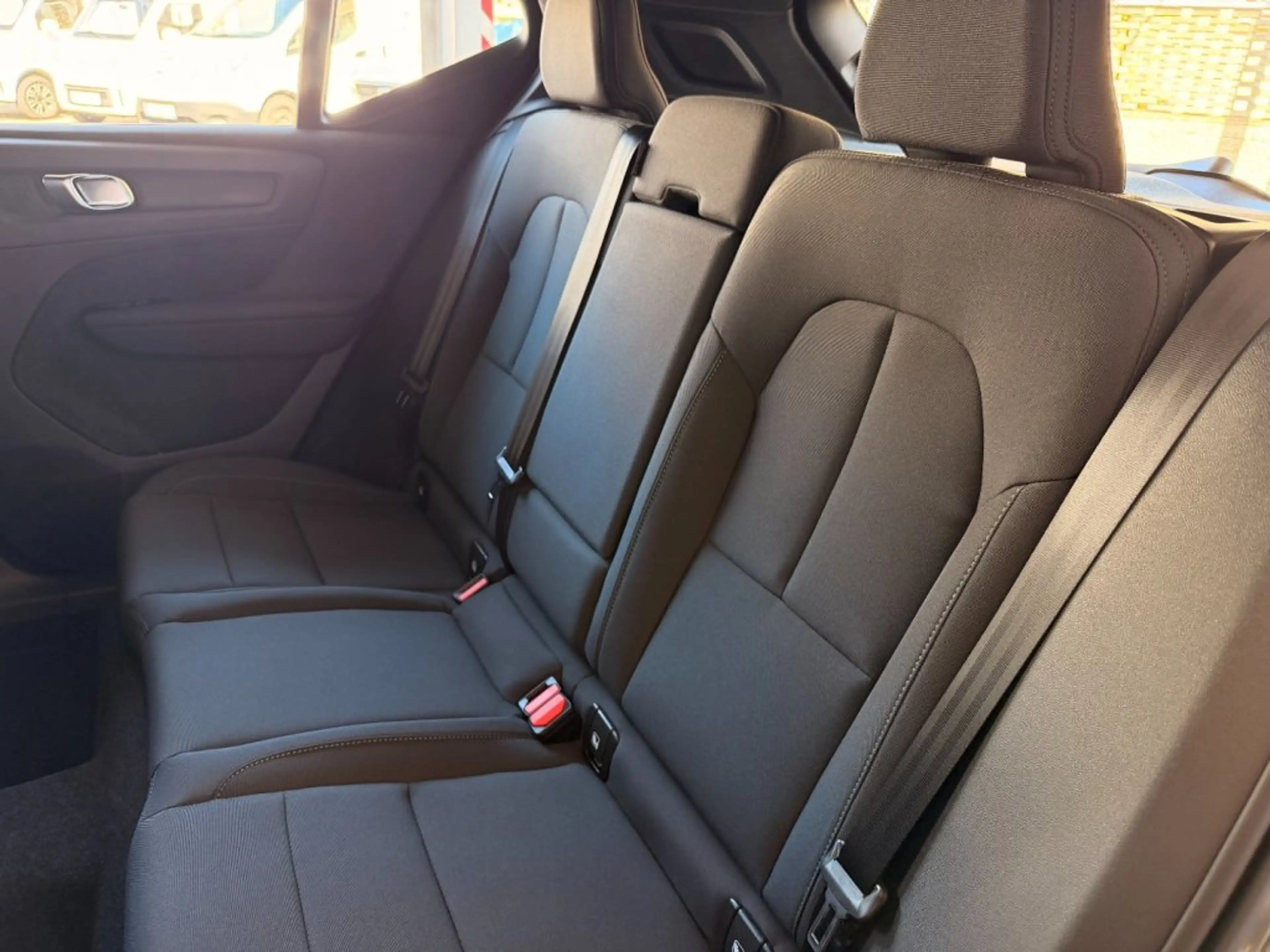 Volvo EX40 Black Edition Plus, Single Motor Extended Range, Vollelektri — photo 9