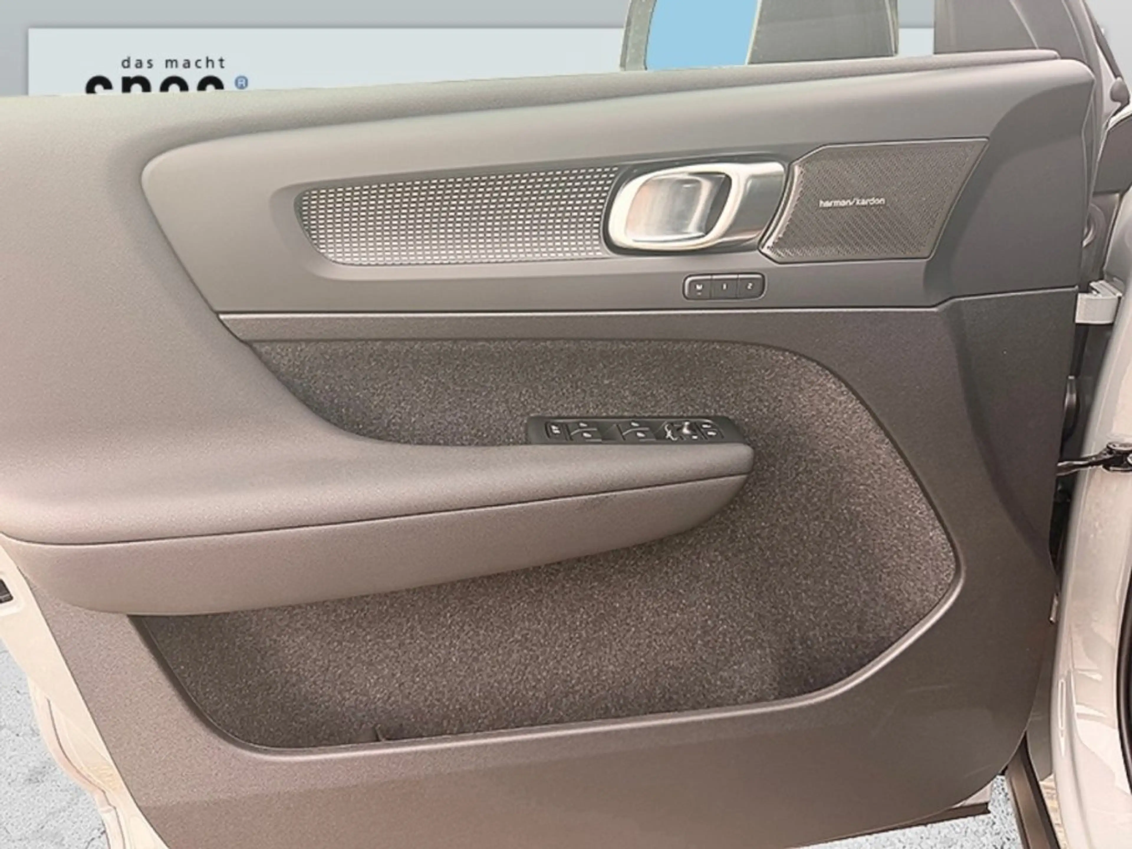 Volvo EX40 Black Edition Plus, Single Motor Extended Range, Vollelektri — photo 10