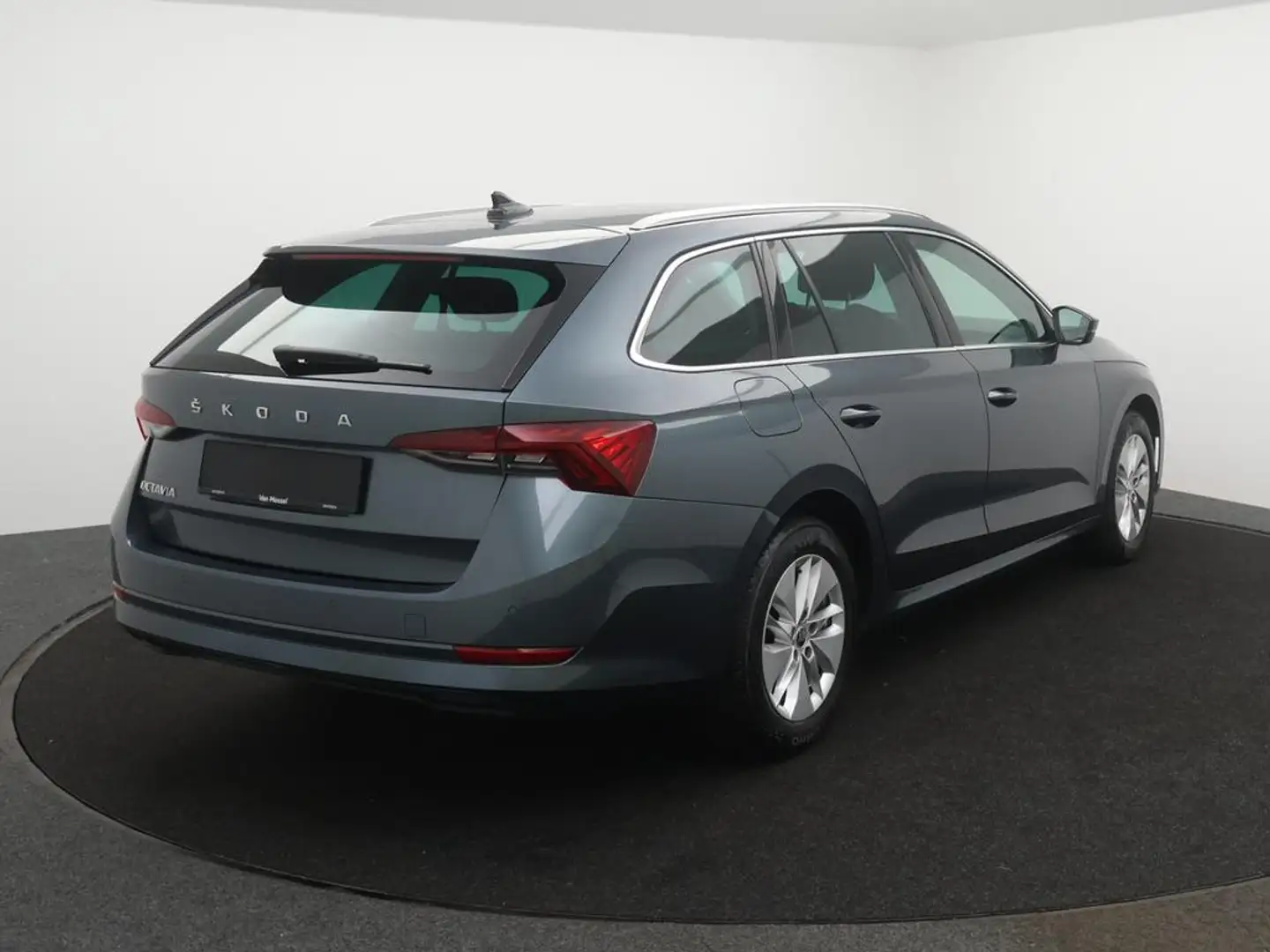 Skoda Octavia Octavia Combi 2.0TDI 115pk *NAVI*APP CONNECT*ADAPT Gris - 2