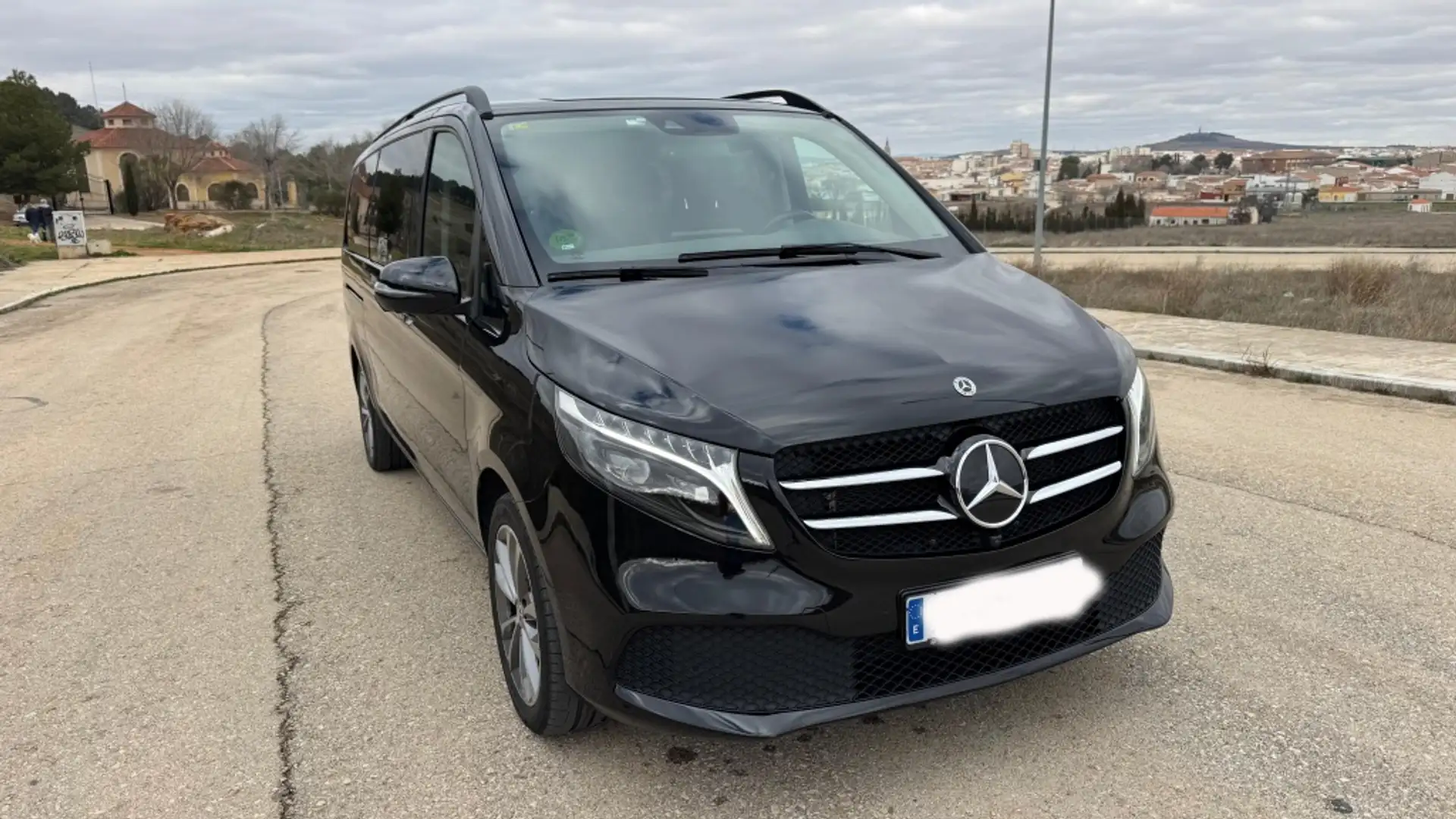 Mercedes-Benz V 300d Largo Avantgarde Schwarz - 2