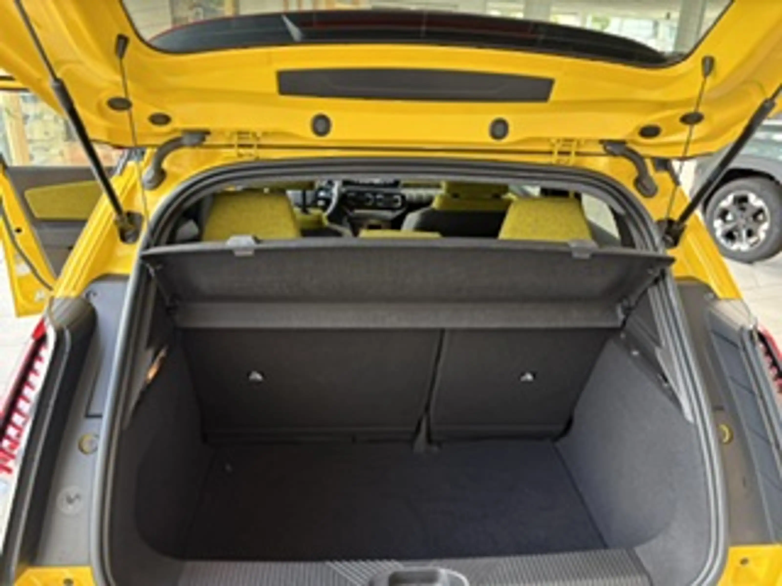 Renault R 5 R 5 E-Tech Iconic Five 150 Comfort Range — photo 6