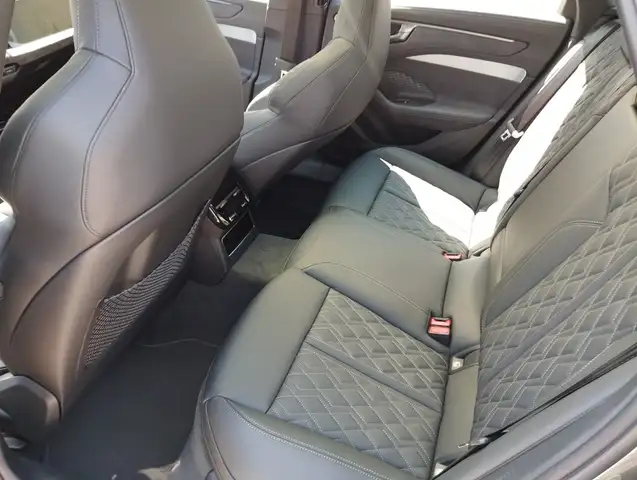 Audi A6 quattro TDI 150 kW Ansicht 17