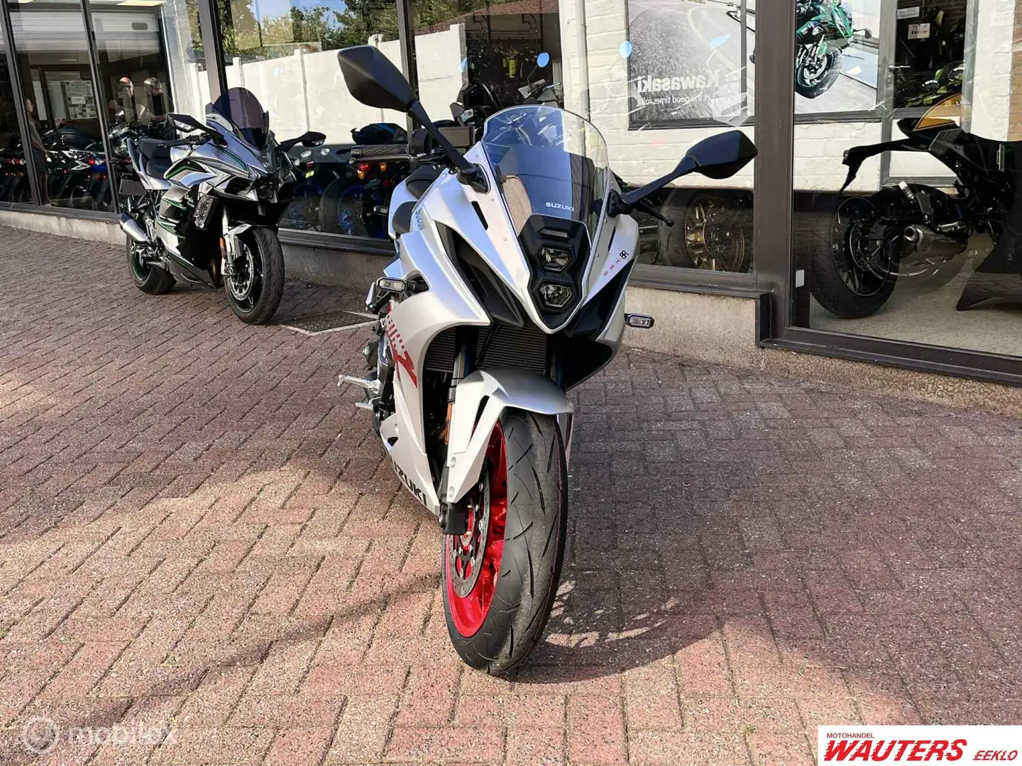 Suzuki GSX 8R Grijs - 2