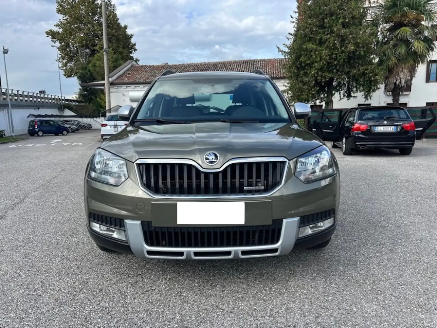 Skoda Yeti 1.6 TDI 105 CV Design Edition GreenLine Grau - 2
