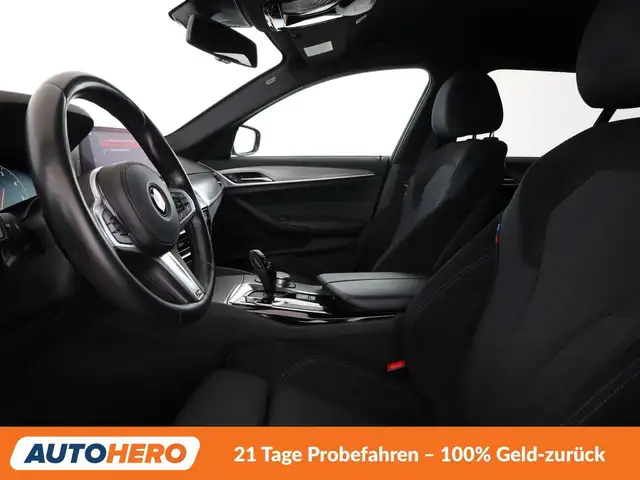BMW 5 Series view 10