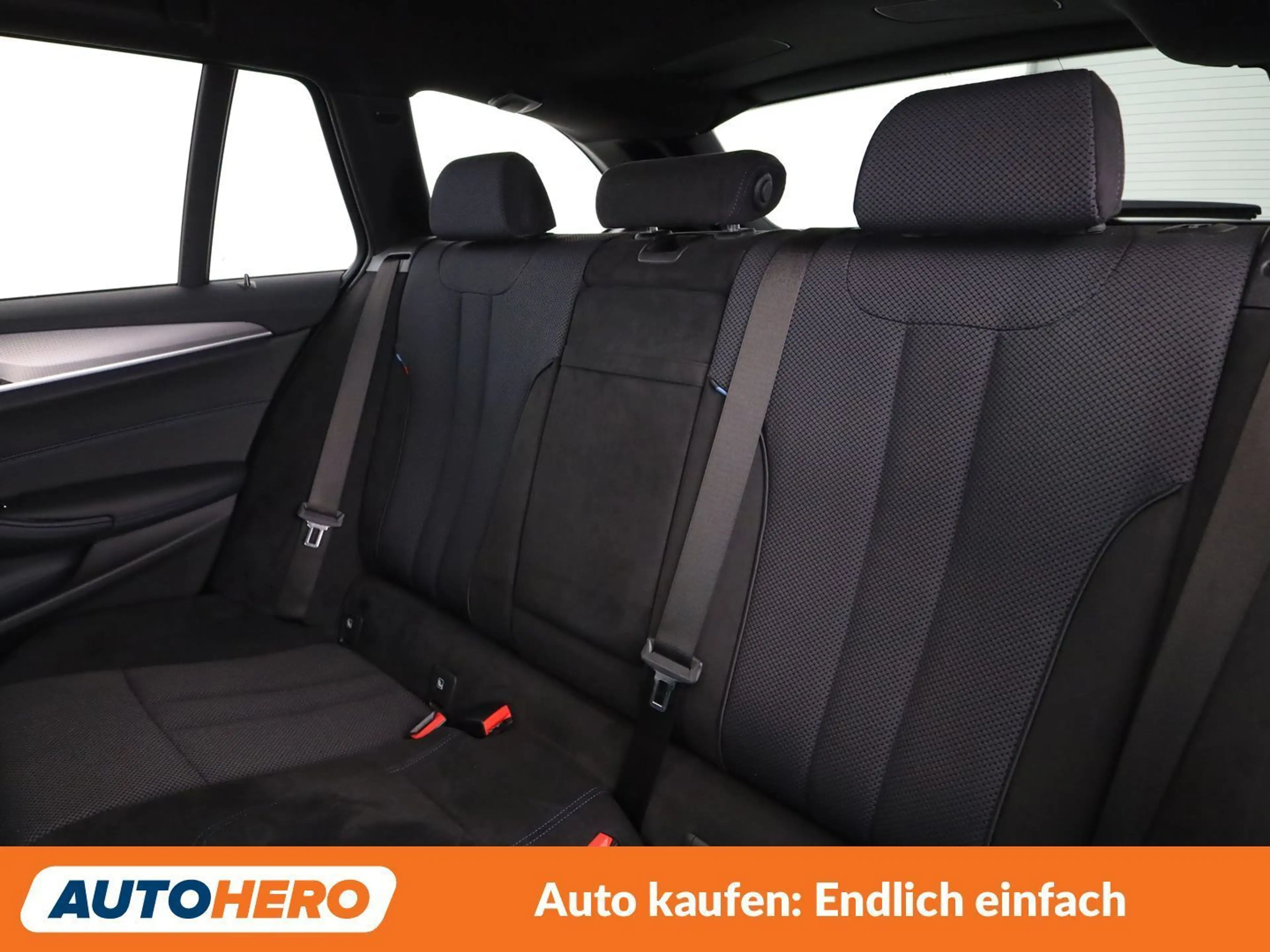 BMW 520 520d xDrive M Sport — photo 14