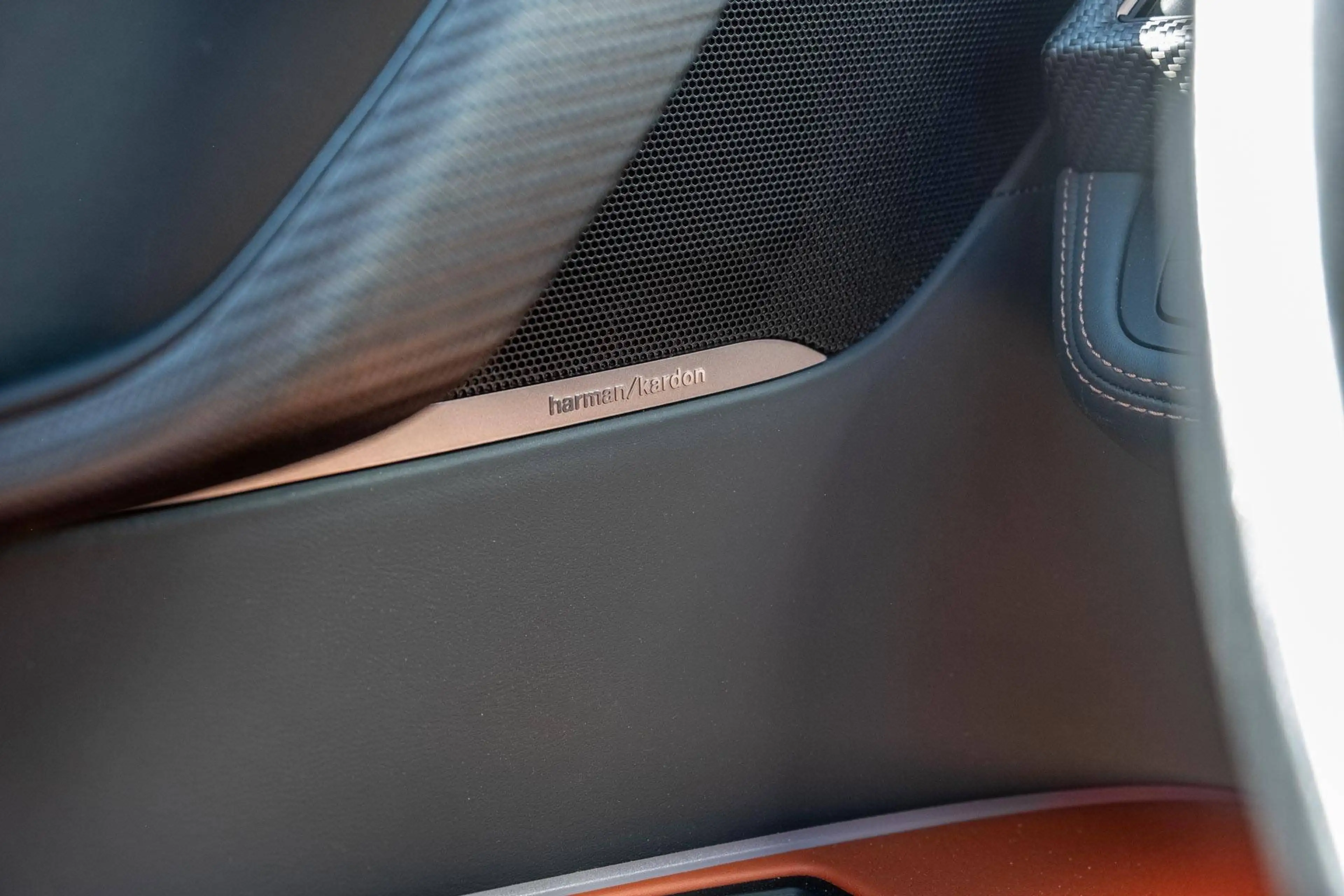 BMW i8 ULTIMATE SOPHISTO EDITION | Roadster 374CV | 1 OF 200 | GARANTIE 12-60M — photo 15