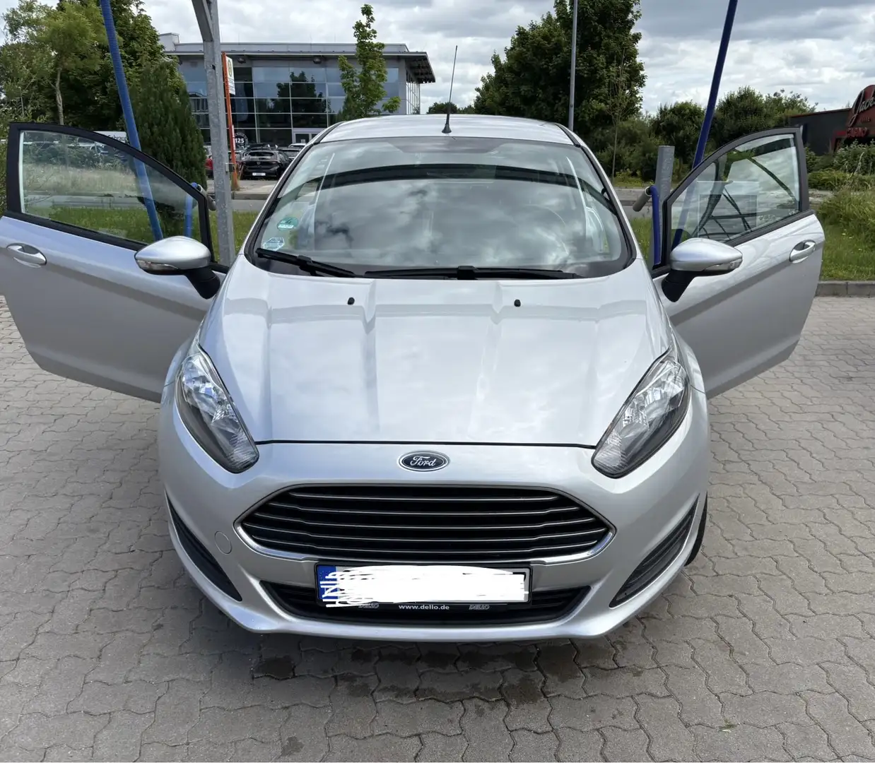 Ford Fiesta 1.25 Trend Silber - 1