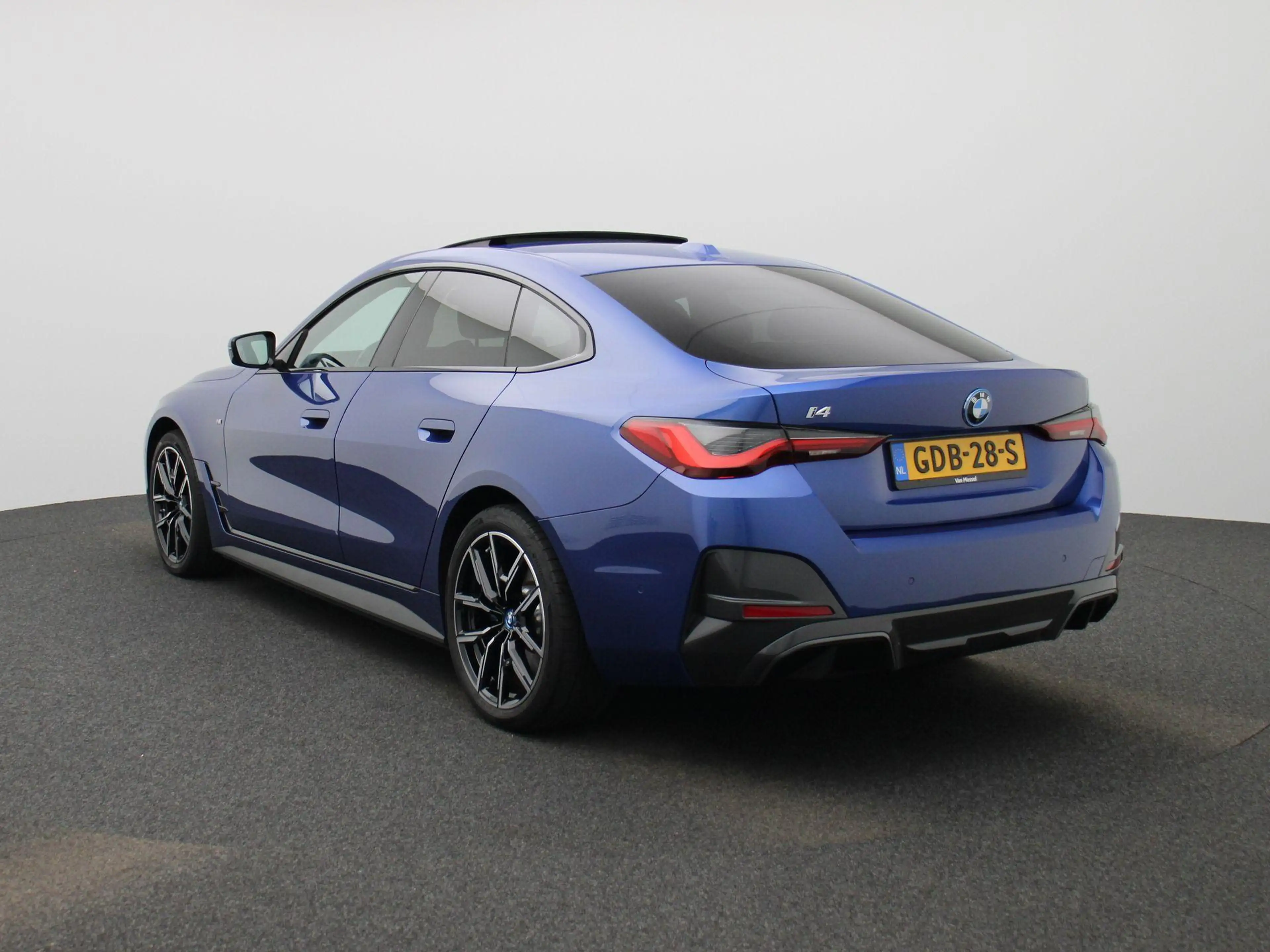 BMW i4 eDrive35 M-Sport 70 kWh | Panoramadak | Oyster Led — photo 4