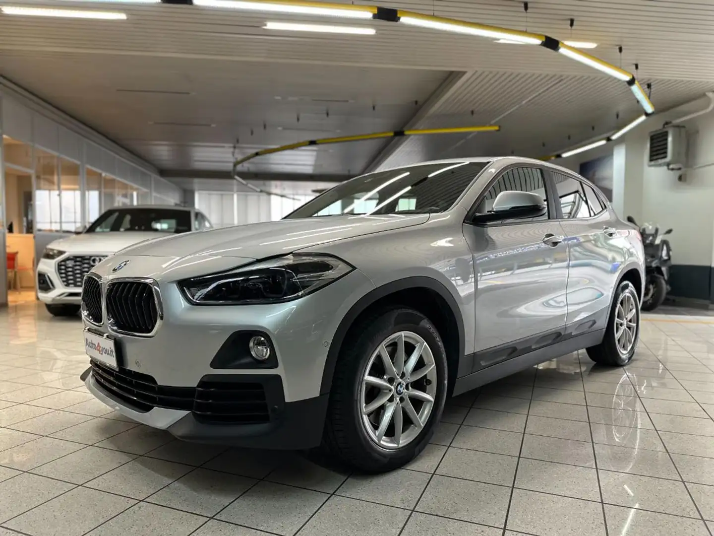 BMW X2 xDrive20d Business-X Silber - 2