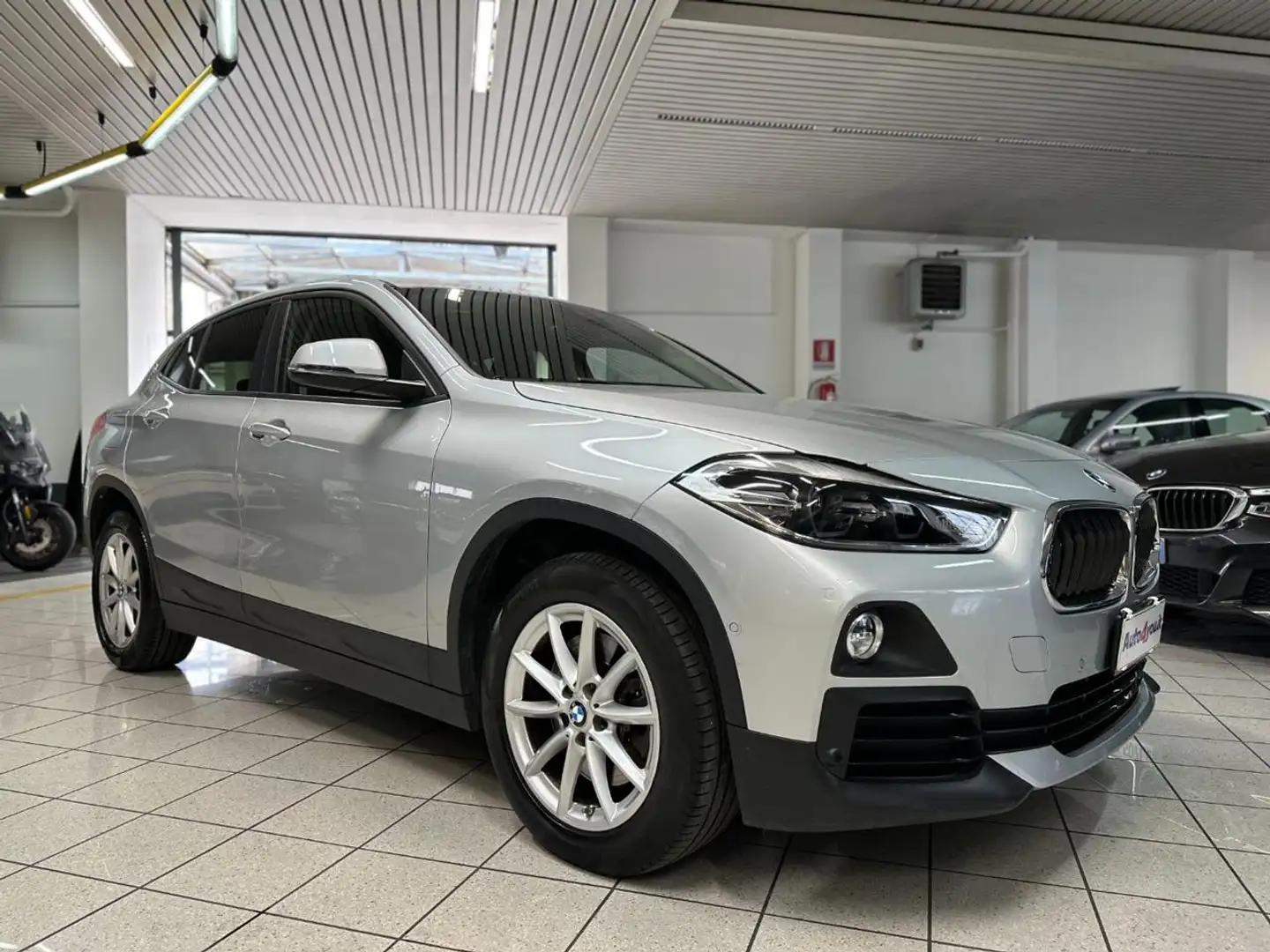 BMW X2 xDrive20d Business-X Silber - 1