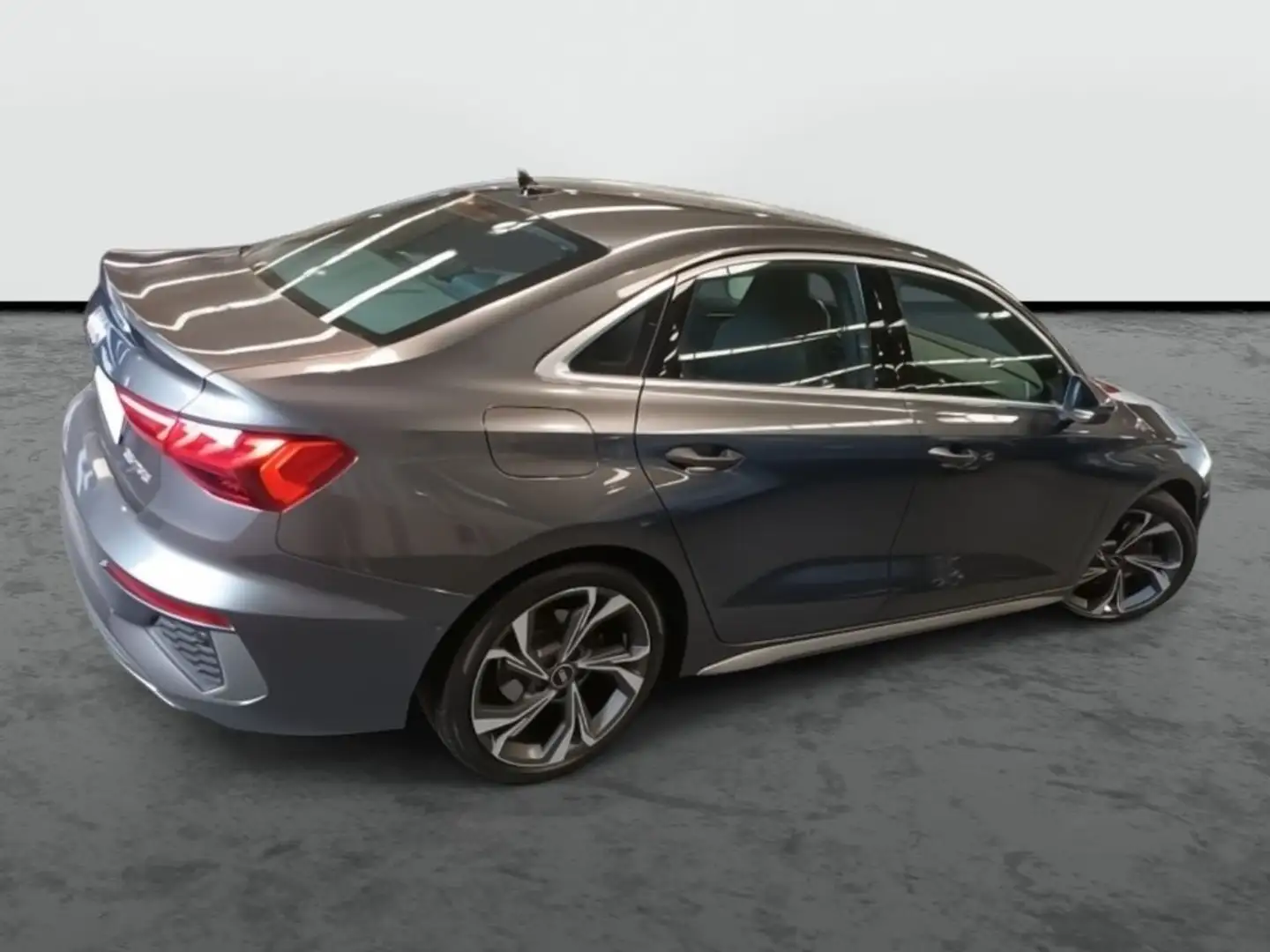 Audi A3 Sedán 35 TFSI S line S tronic Gris - 2