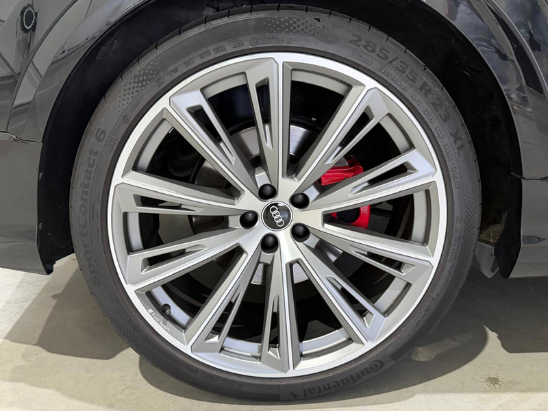 Audi Q8 4.0 TFSI SQ8 Quattro / Carbon Int&Ext / Pano / 4WD — photo 11