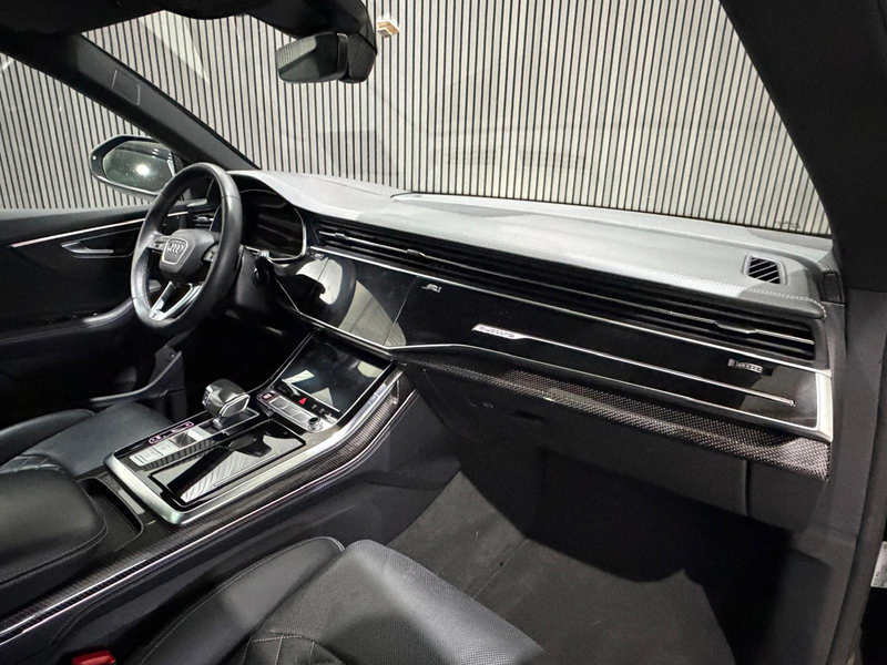 Audi Q8 4.0 TFSI SQ8 Quattro / Carbon Int&Ext / Pano / 4WD — photo 7