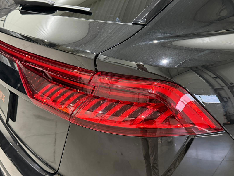 Audi Q8 4.0 TFSI SQ8 Quattro / Carbon Int&Ext / Pano / 4WD — photo 14