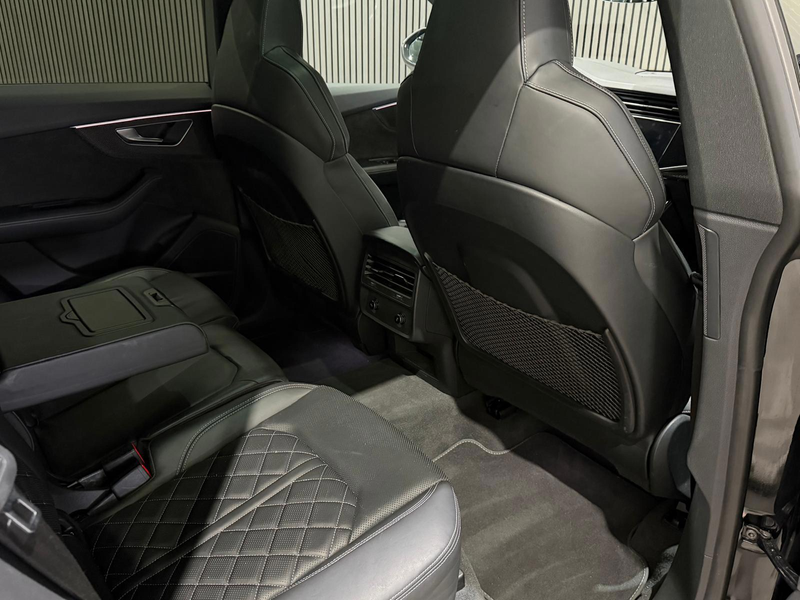 Audi Q8 4.0 TFSI SQ8 Quattro / Carbon Int&Ext / Pano / 4WD — photo 12