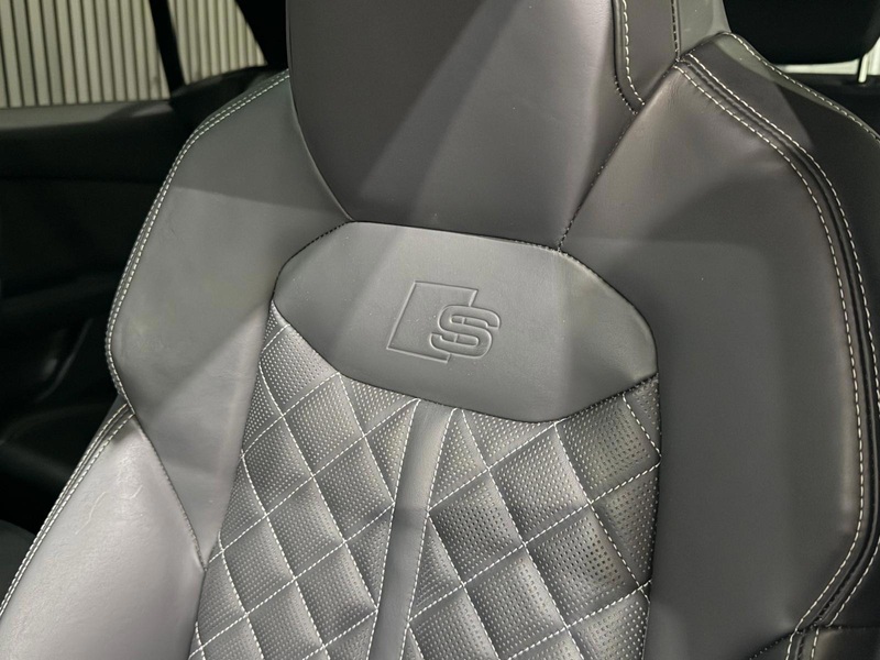 Audi Q8 4.0 TFSI SQ8 Quattro / Carbon Int&Ext / Pano / 4WD — photo 10
