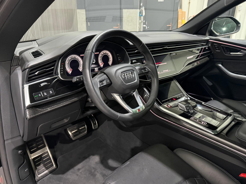 Audi Q8 4.0 TFSI SQ8 Quattro / Carbon Int&Ext / Pano / 4WD — photo 6
